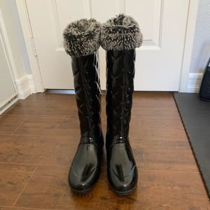 Hunter Diamond Quilted Rain Boots Size 7 with Socks